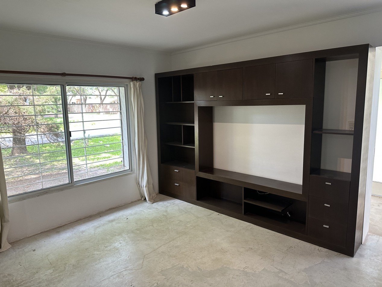 Venta Casa 4 dormitorios 3 baños con piscina en "Funes R"