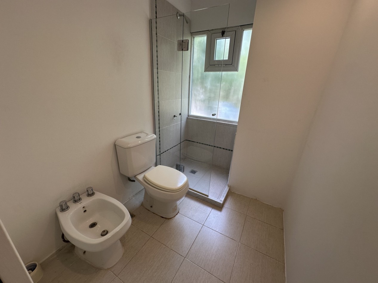Venta Casa 4 dormitorios 3 baños con piscina en "Funes R"