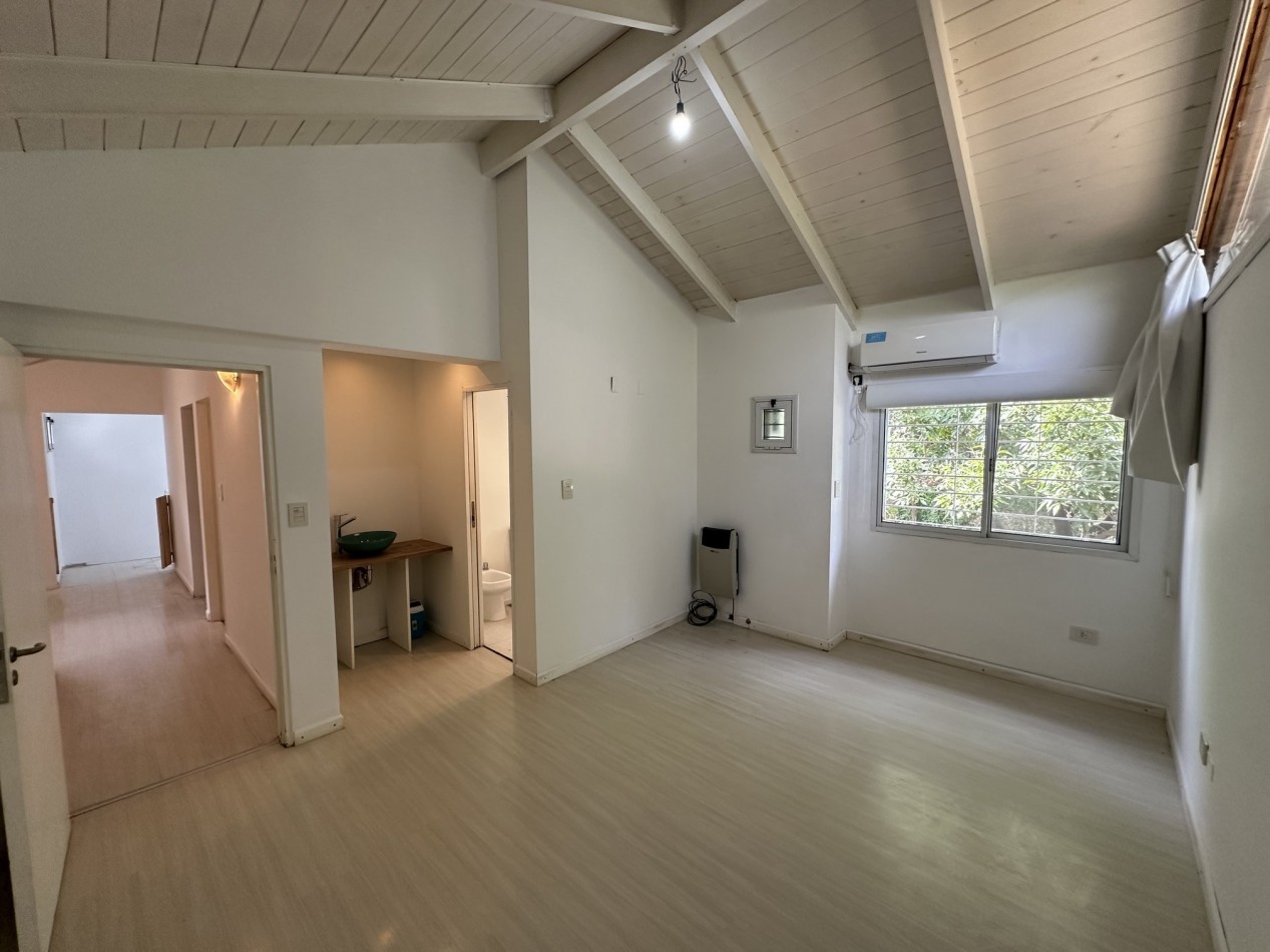 Venta Casa 4 dormitorios 3 baños con piscina en "Funes R"