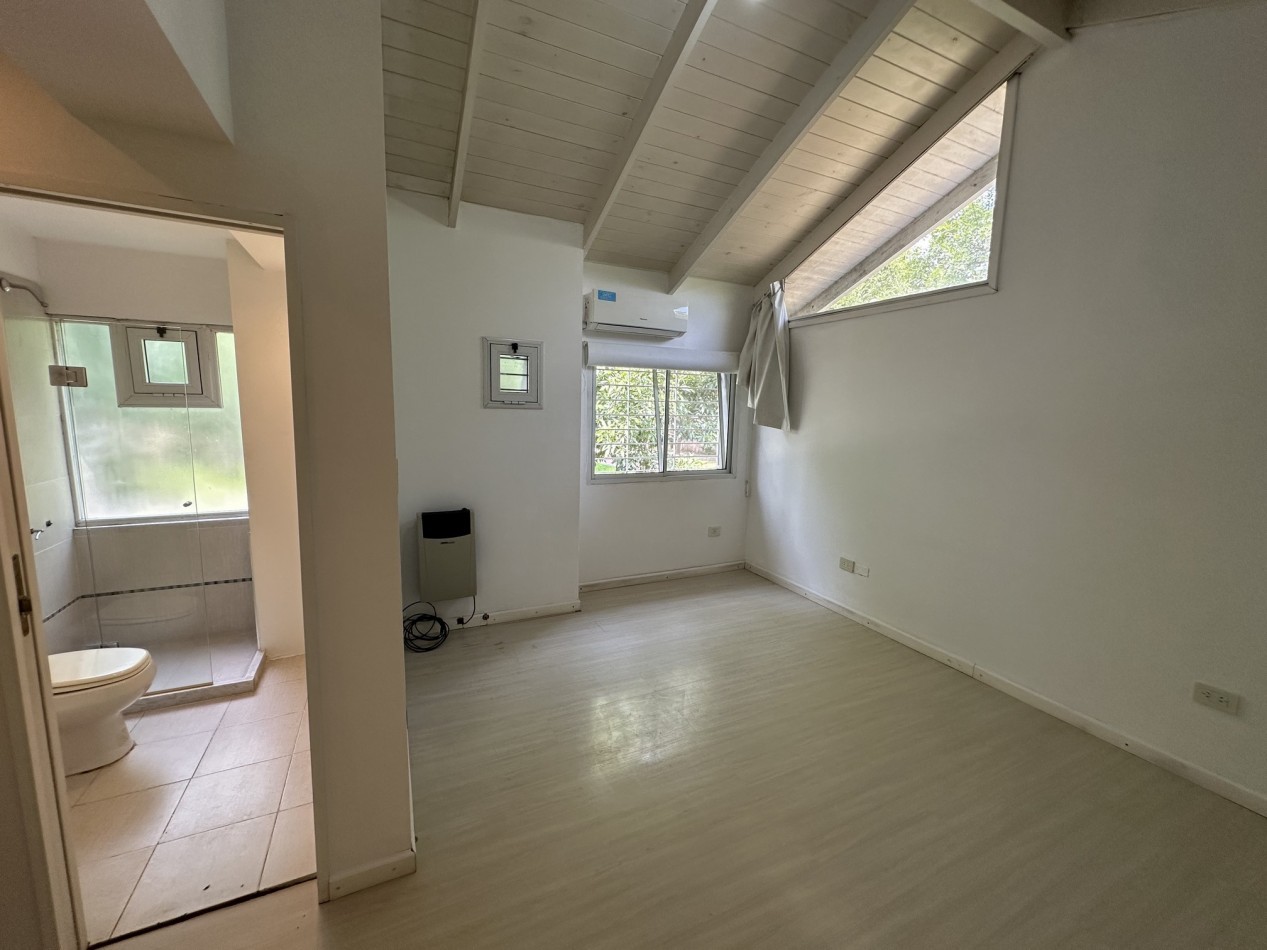 Venta Casa 4 dormitorios 3 baños con piscina en "Funes R"