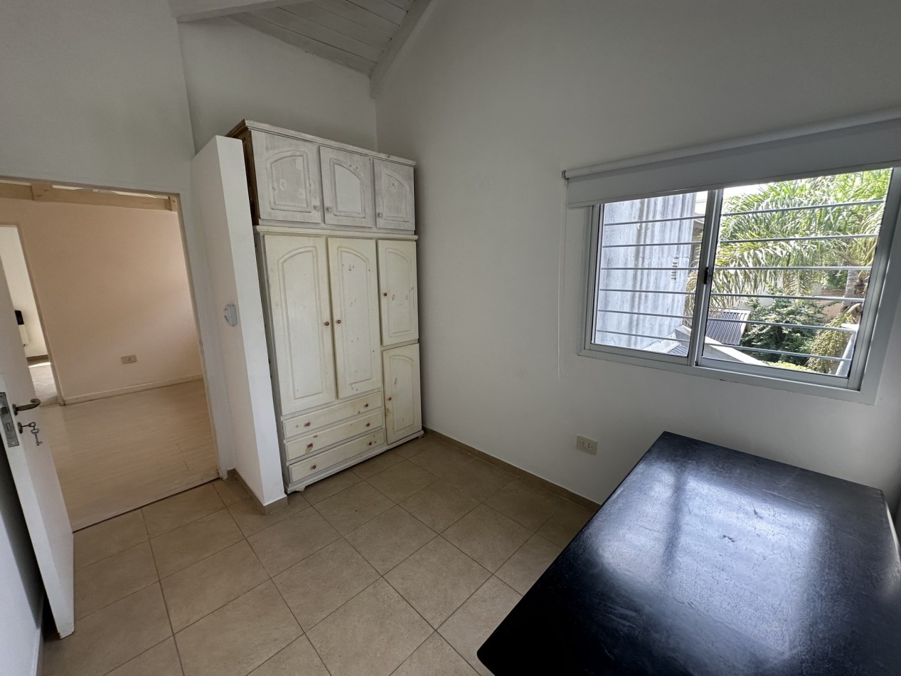 Venta Casa 4 dormitorios 3 baños con piscina en "Funes R"