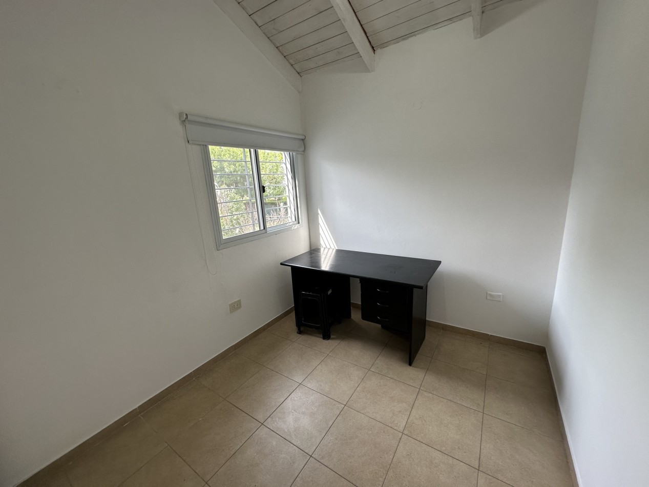 Venta Casa 4 dormitorios 3 baños con piscina en "Funes R"