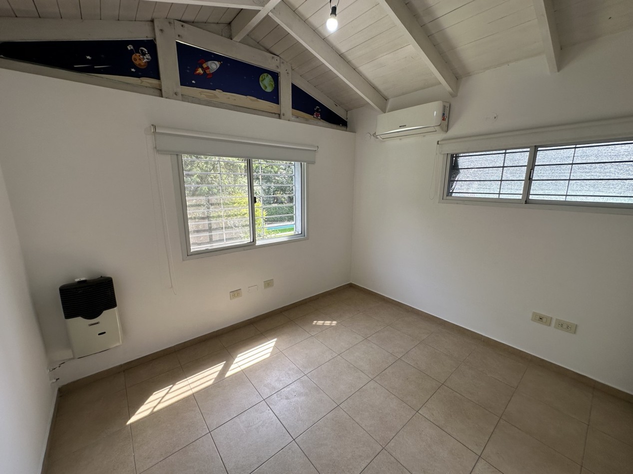 Venta Casa 4 dormitorios 3 baños con piscina en "Funes R"