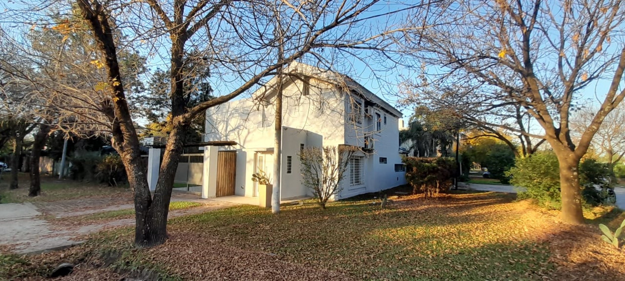Venta Casa 4 dormitorios 3 baños con piscina en "Funes R"