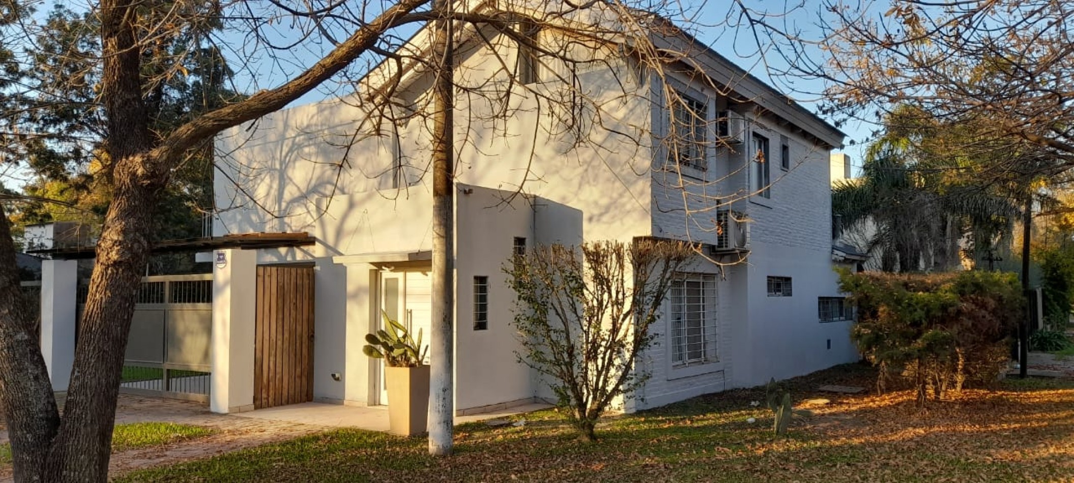 Venta Casa 4 dormitorios 3 baños con piscina en "Funes R"