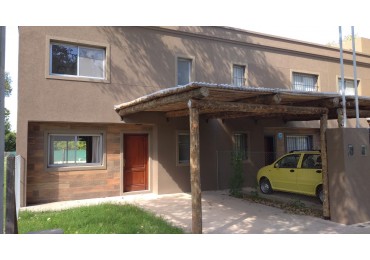 Venta casa 3 dorm. con piscina cercana centro Funes