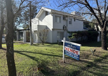 Venta Casa 4 dormitorios 3 baños con piscina en "Funes R"