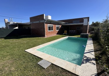 Casa a estrenar con pileta en Fincas de Ibarlucea